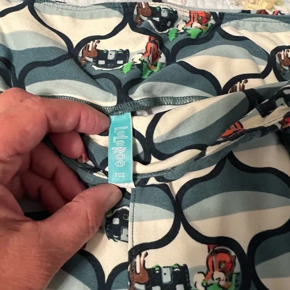 4 pair Christmas lularoe leggings - Picture 2 of 12